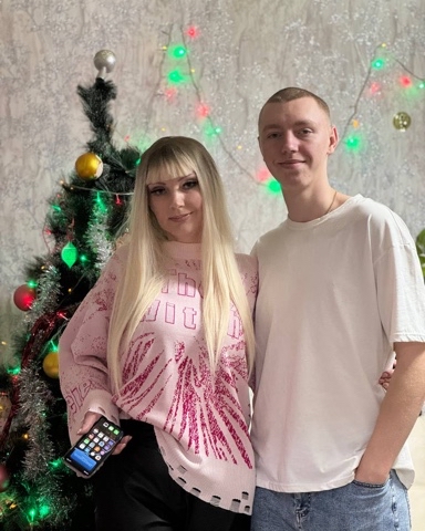 Максим Житарюк в LOOKY. . Брат и мама