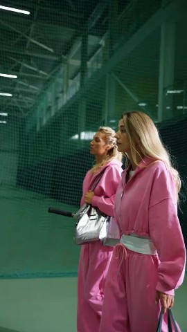  в LOOKY — Спортивная коллекция EWA: стиль по твоим правилам

Не прятат