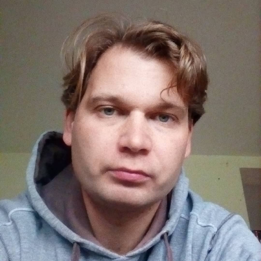  в LOOKY — Just thinking on what to do right now 😭
