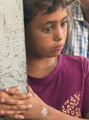 Tareq в LOOKY. #PrayForGaza. This little girl sta...