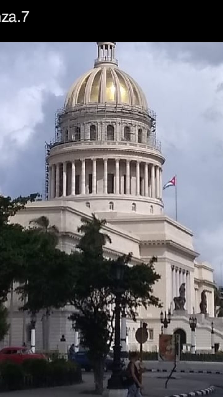 Capitolio Nacional Cuba La Habana es el Edificio más importante y más costoso que se ha conservado es ahora la sede de el Parlamento Cubano como antes lo fue del senado en los tiempos de la República en la primera mitad del siglo xx aunque fue construido después del 25