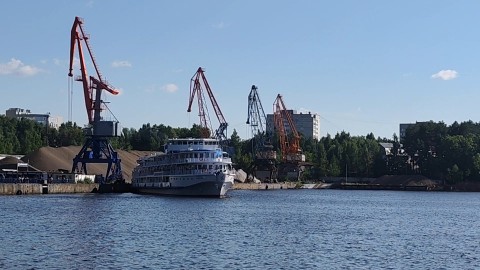  в LOOKY — Город Чайковский,  встречает летом по несколько теплоходов в
