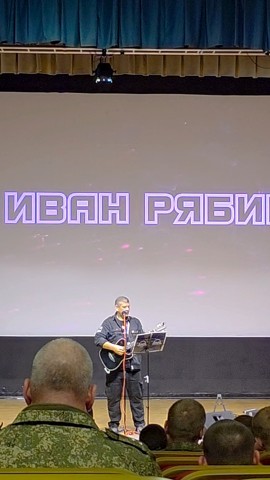 Иван Рябинкин в LOOKY. #живойзвук,#песниспередовой,#концерт,#музыка,#иванрябинкин. Под Работино на стих...
