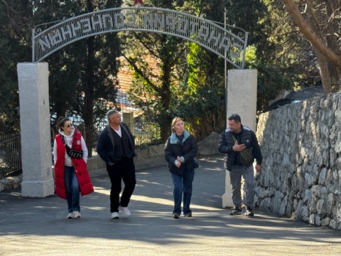 Крымские истории в LOOKY. . Прогулка по Алупке
