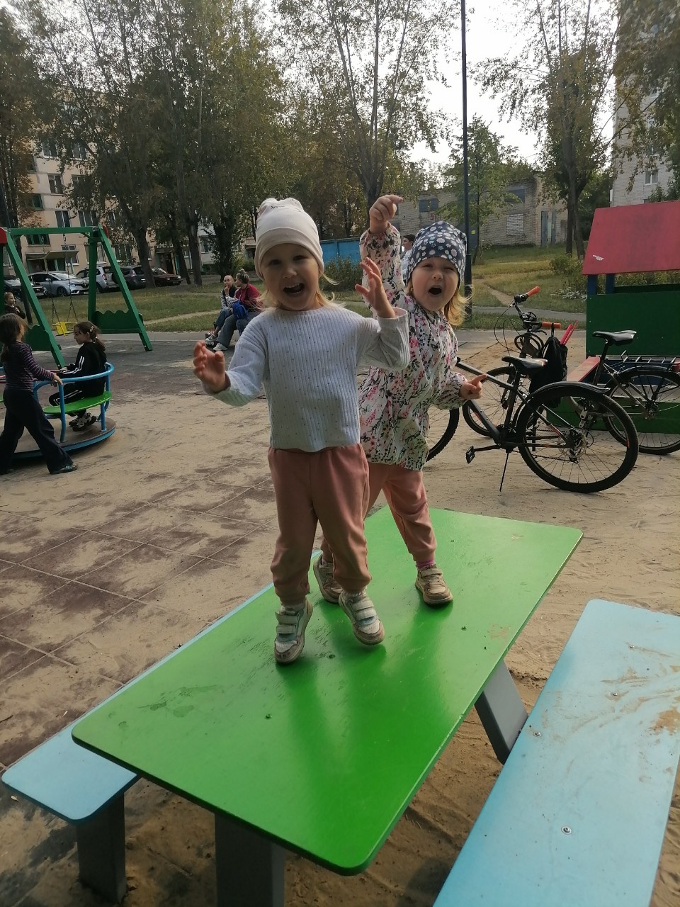 Looky_1701303820060