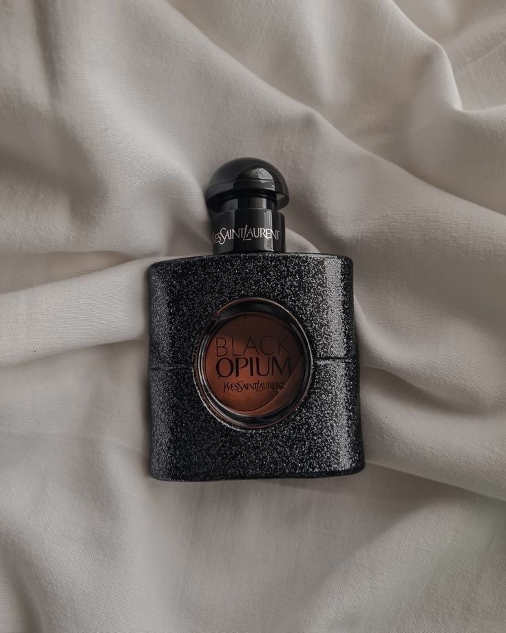 Black Opium Yves Saint Laurent — это аромат для женщин, он принадлежит к группе восточные гурманские. Black Opium выпущен в 2014 году. Black Opium был создан Nathalie Lorson, Marie Salamagne, Olivier Cresp и Honorine Blanc. Верхние ноты: Груша, Розовый перец и Цветок апельсина; средние ноты: Кофе, Жасмин, Горький миндаль и Лакричник; базовые ноты: Ваниль, Пачули, Кашемировое дерево и Кедр.