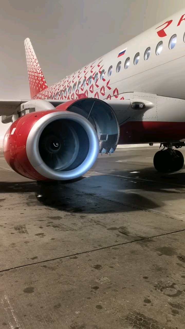 masshtab_models in LOOKY. #ssj100,#aviation,#airplane,#авиация,#суперджет,#летчики,#пилоты,#авиаторы,#самолеты,#гражданская_авиация,#аэропорт,#полет,#сухой. Запуск двигателя ssj...