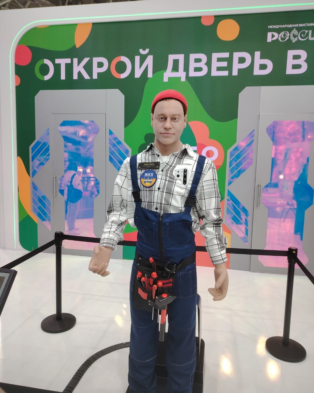 Looky_1672814367483 в LOOKY — Робот Женя 
#герой_кино