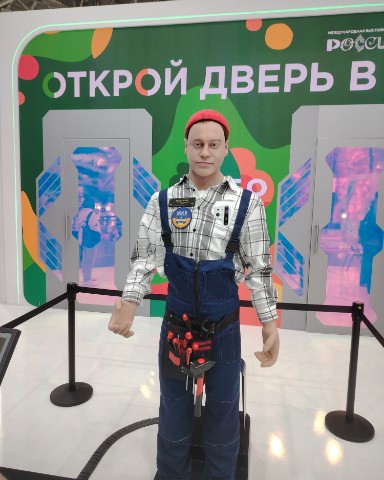 JDYoter в LOOKY. #герой_кино. Робот Женя 
#герой_к...