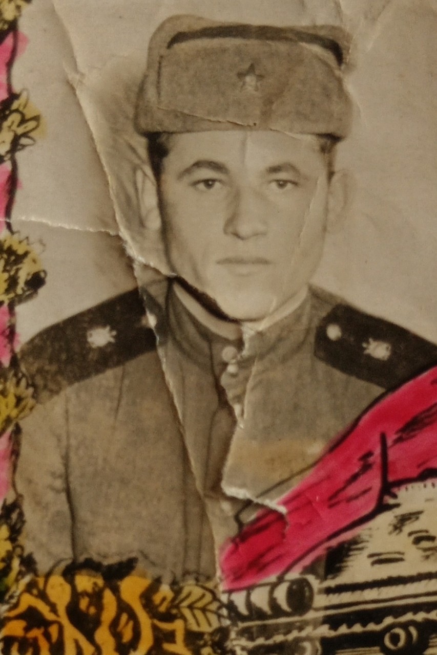 С днём Победы!

Единственная сохранившаяся фотография моего прадеда Зубенко Степана Степановича. Под Курском был тяжело ранен и остался инвалидом.

Как тяжело мне с некоторых пор стал даваться этот праздник! Сегодня весь день глаза на мокром месте. Не могу, не понимаю, КАК это можно было пережить, перебороть и победить??? Даже слышать о том, через что они прошли, невозможно, страшно, немыслимо!

Спасибо вам, ушедшие. Спасибо вам, подарившие нам жизнь ценой собственной. Помним и благодарим!