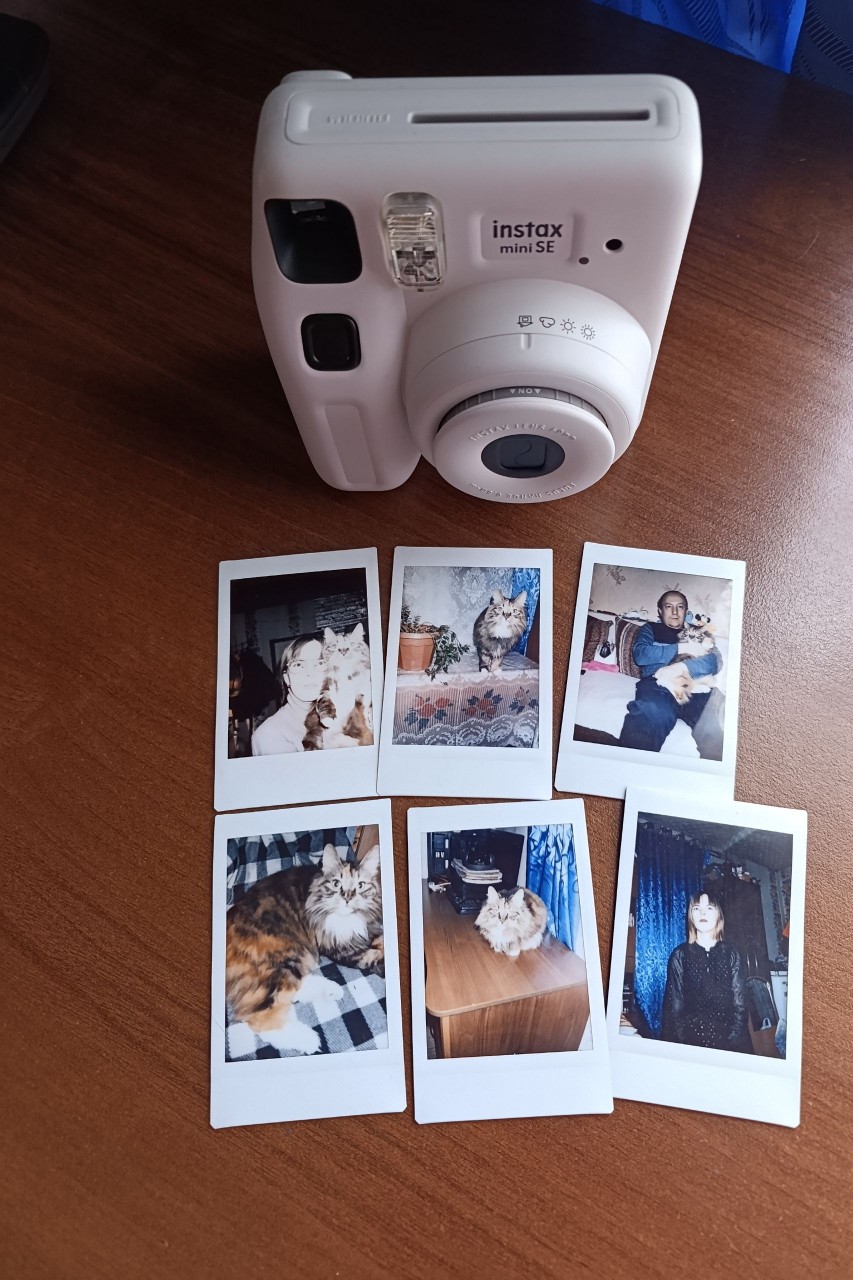 Кажется, я нашла для себя новое увлечение 📸✨

Недавно у меня появилась  фотоаппарат моментальной печати, и теперь хочется фотографировать буквально всё: красивые улицы, уютные кафе, закаты, встречи с друзьями и просто счастливые моменты дня.

Есть что-то особенное в том, чтобы не хранить фотографии только в телефоне, а сразу держать их в руках. Каждая карточка становится маленьким воспоминанием, которое можно сохранить в альбоме, повесить на стену или подарить близкому человеку.

Теперь моя коллекция теплых моментов растет с каждым днем. ❤️