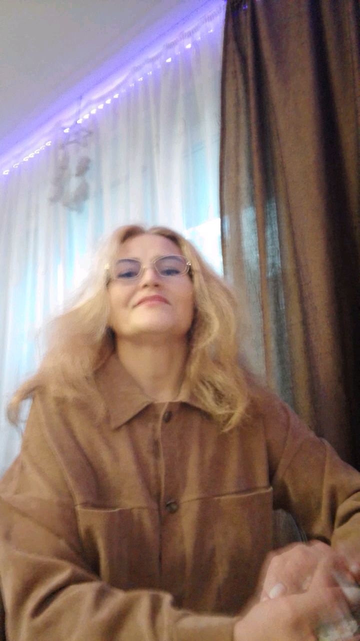 Looky_178289255057474 в LOOKY. . При дороге. На порог...