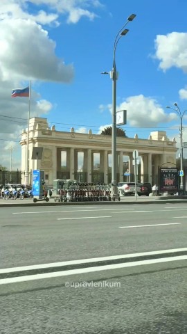 Топ-топ блогер в LOOKY. #блиц_столиц,#москва,#мск,#паркгорького,#суббота,#солнечно,#лето,#видео,#созвуком,#moscow,#прогулкапомоскве. Фантастически красив...