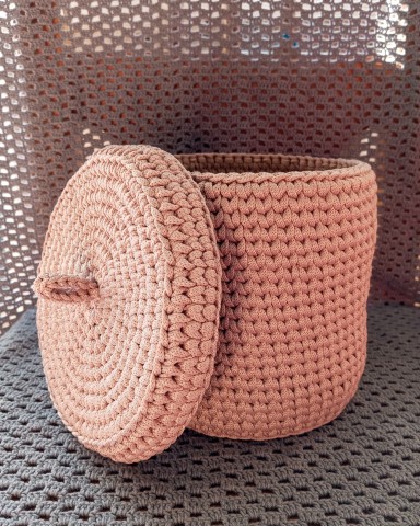 AnnaNor в LOOKY. #вязаниеизшнура,#корзиныизшнура,#полиэфирный,#аннанор. Корзинка с крышкой

...