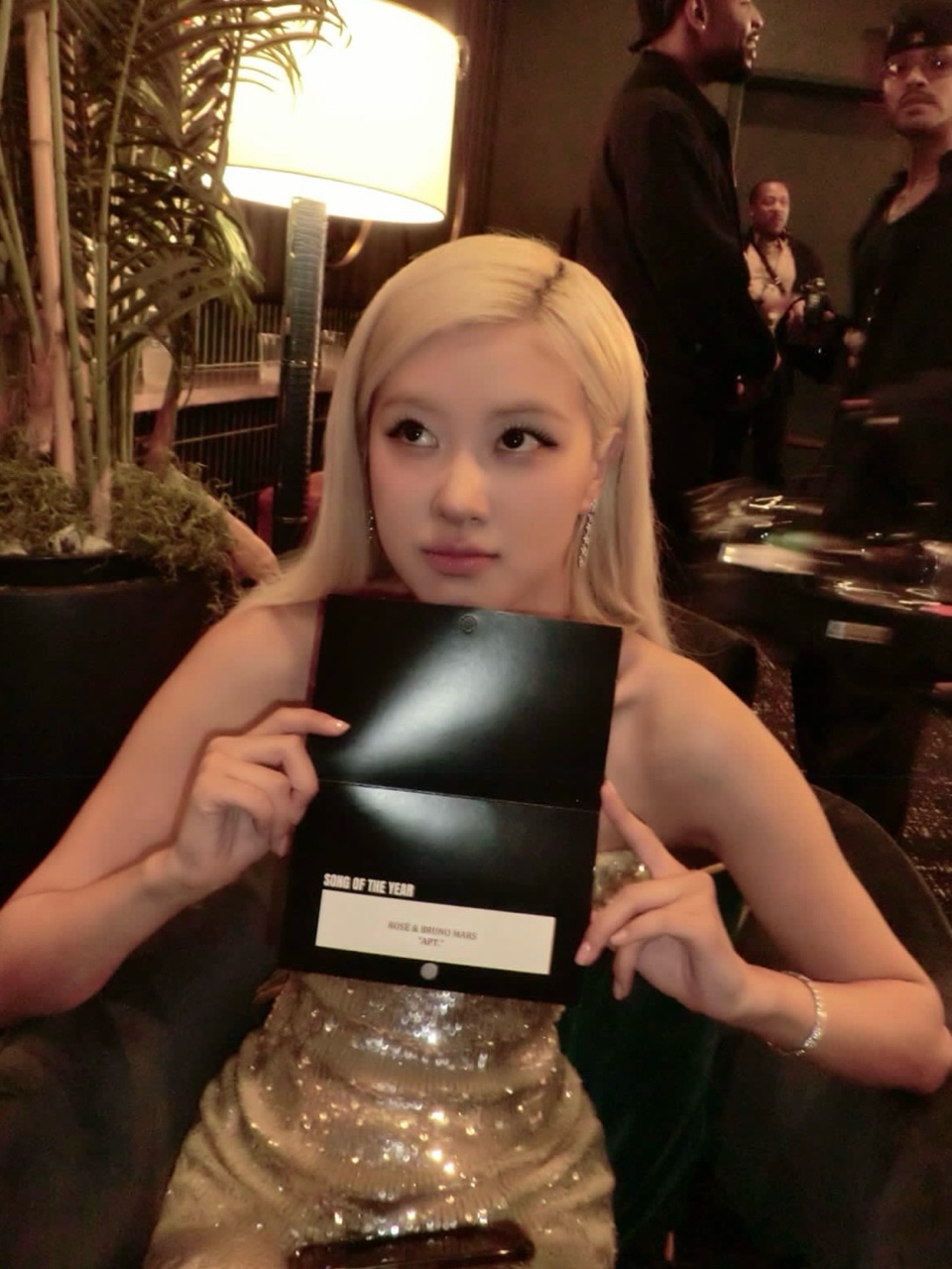 ROSE в LOOKY — Guess who just claimed the “Song Of The Year” award this yea