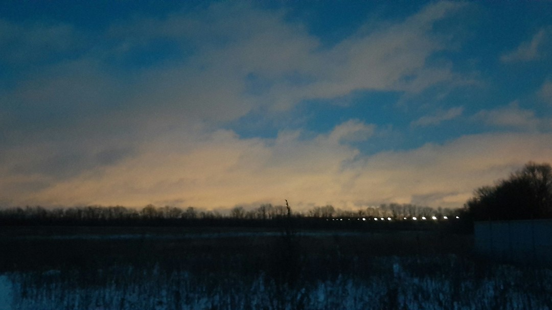 Вот такое вот небо сегодня на закате. [#sunrise_and_sunsets](sunrise_and_sunsets) [#winterevening](winterevening) 