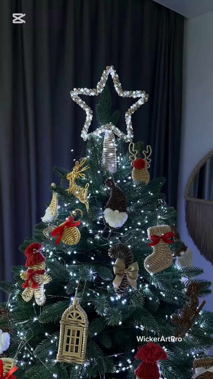 Александра Кузнецова в LOOKY. #Christmas,#DIY,#Socks,#ChristmasDecorations,#HolidayCrafts,#NewYearsDecor,#ChristmasTree,#Crafting,#Handmade,#FestiveDecor,#DIYChristmas,#SockToy,#Sewing,#HomemadeDecor,#ChristmasCrafts,#CraftingIdeas,#ToyMaking,#Scrapcraft,#CreativeGifts,#WinterWonderlandvv,#looky. Друзья, привет! 🌟❄️...