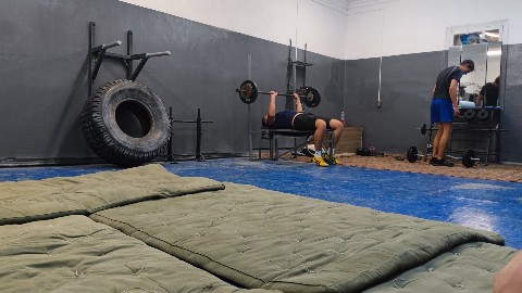 наш зал в LOOKY. #sport,#спорт. Жмём штангу.
#sport ...