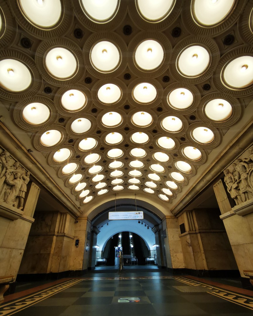 Самое красивое метро в мире! 

The most beautiful underground in the world! 

[#путешествие_в_настоящее](путешествие_в_настоящее) [#ржд_бонус](ржд_бонус) 