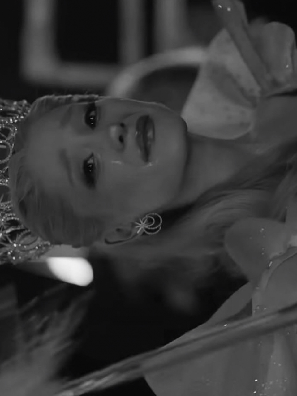 Ariana Grande in LOOKY