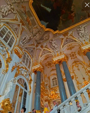 Юля в мире книг в LOOKY. . Эрмитаж