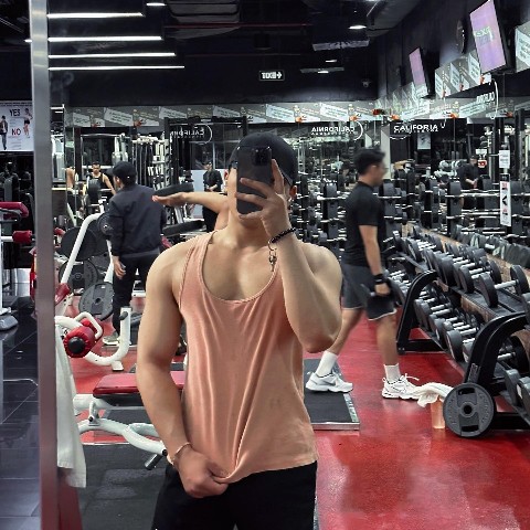 Elvis xoung в LOOKY. . Body fitness 🧢💪