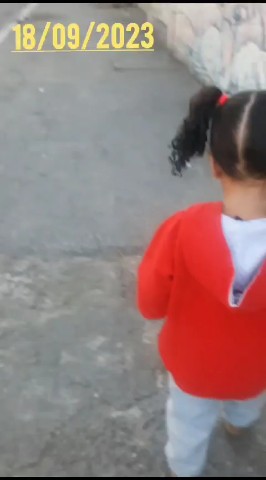 Looky_1694732521920 в LOOKY. . Laura indo a escola ...