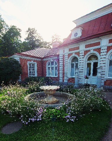 Ольга в LOOKY. #Петергоф. Уютный садик спрятал...