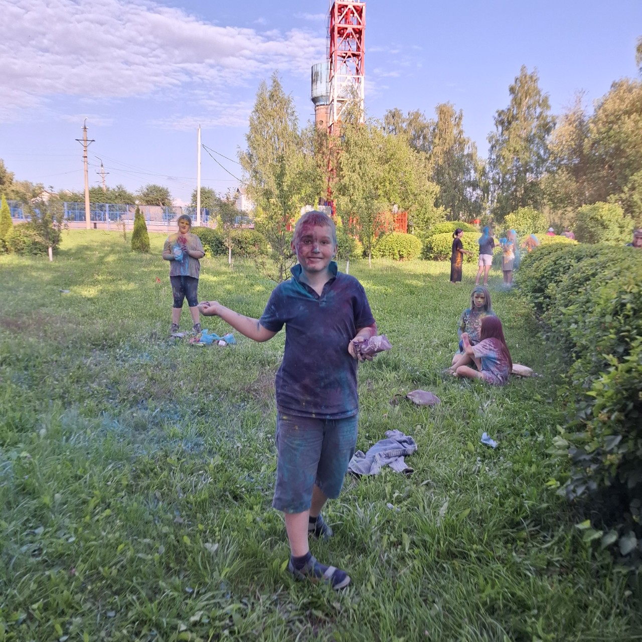 Раньше дети купались в лужах ,и грязь там же находили. Сейчас же нужно заплатить на ВБ чтоб придти домой грязным☺️☺️☺️☺️
#МладшийизСыновей