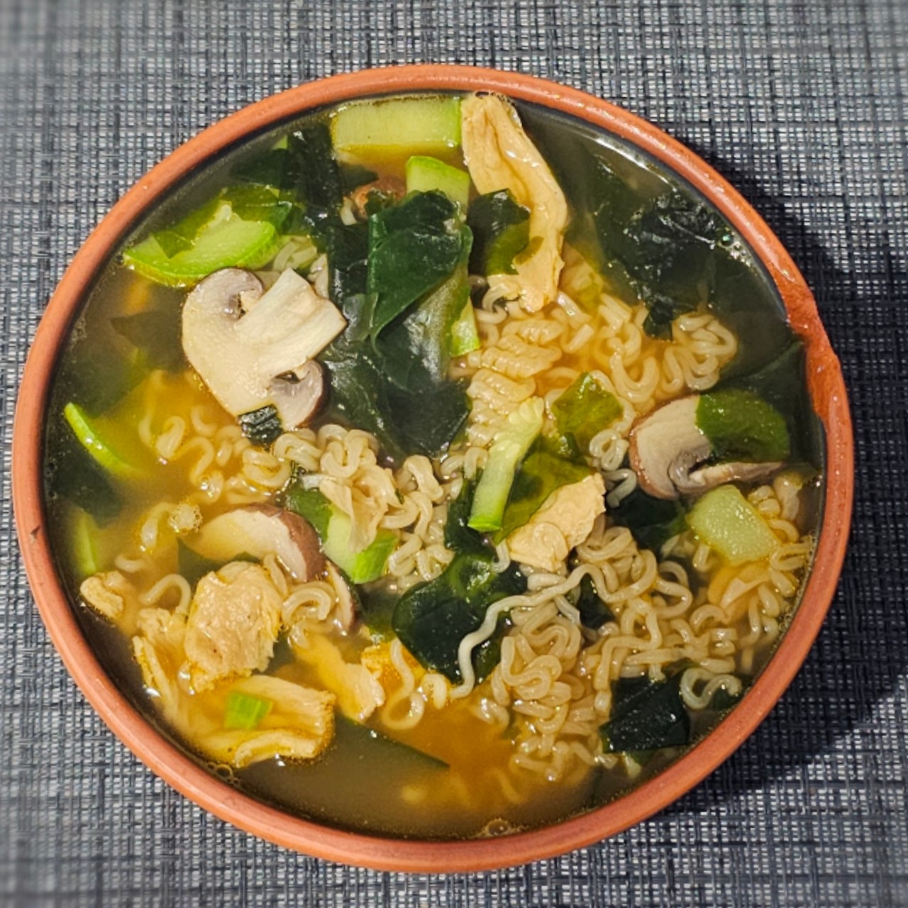 IamMariavegan в LOOKY — Веганский суп. Ролтон, вакаме, соевые мясо, кабачок, грибы, 