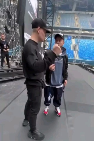 София Бровикова в LOOKY. . SHAMAN показал видео...