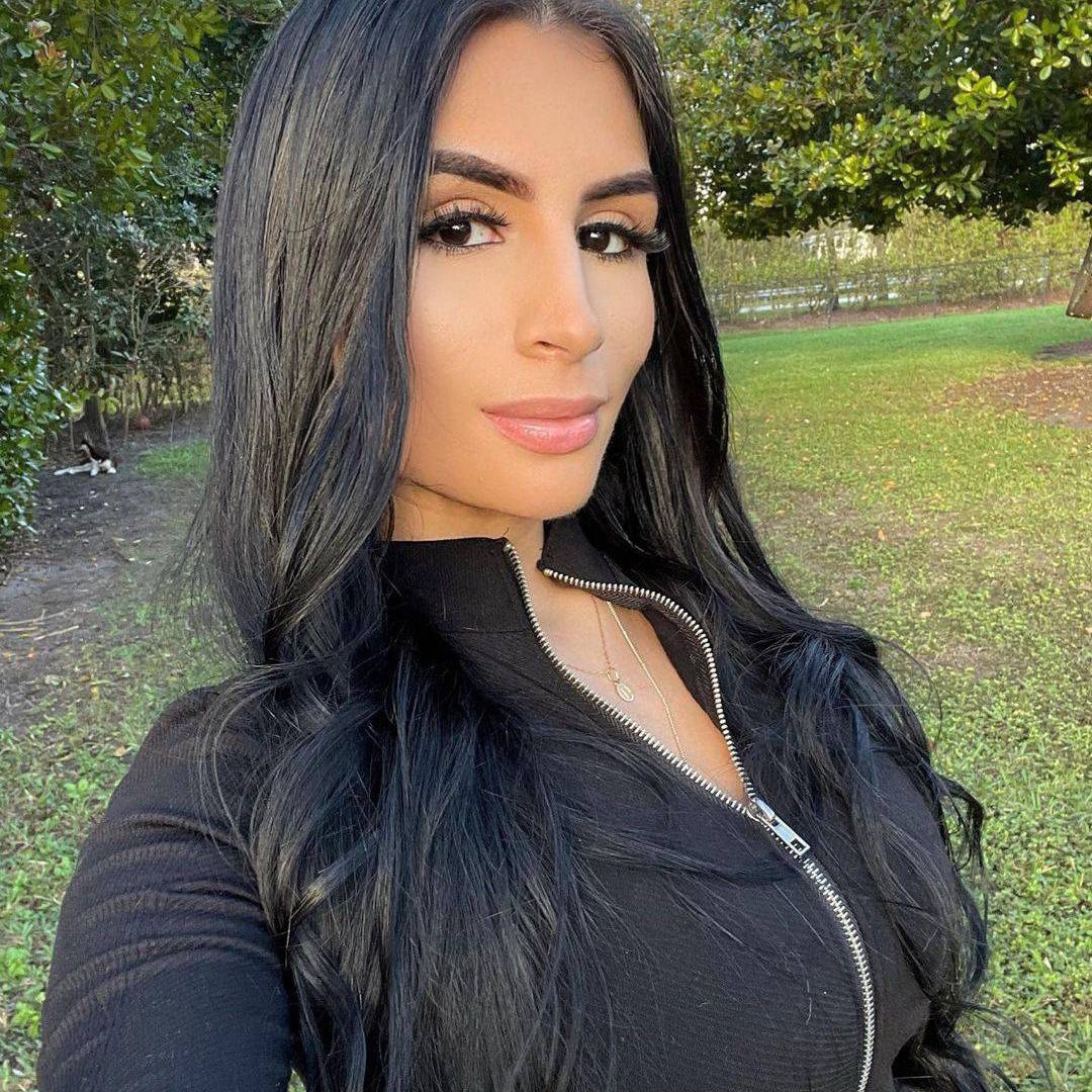 sheilalinares237 в LOOKY — Stop checking me, check out on your credit 🖤