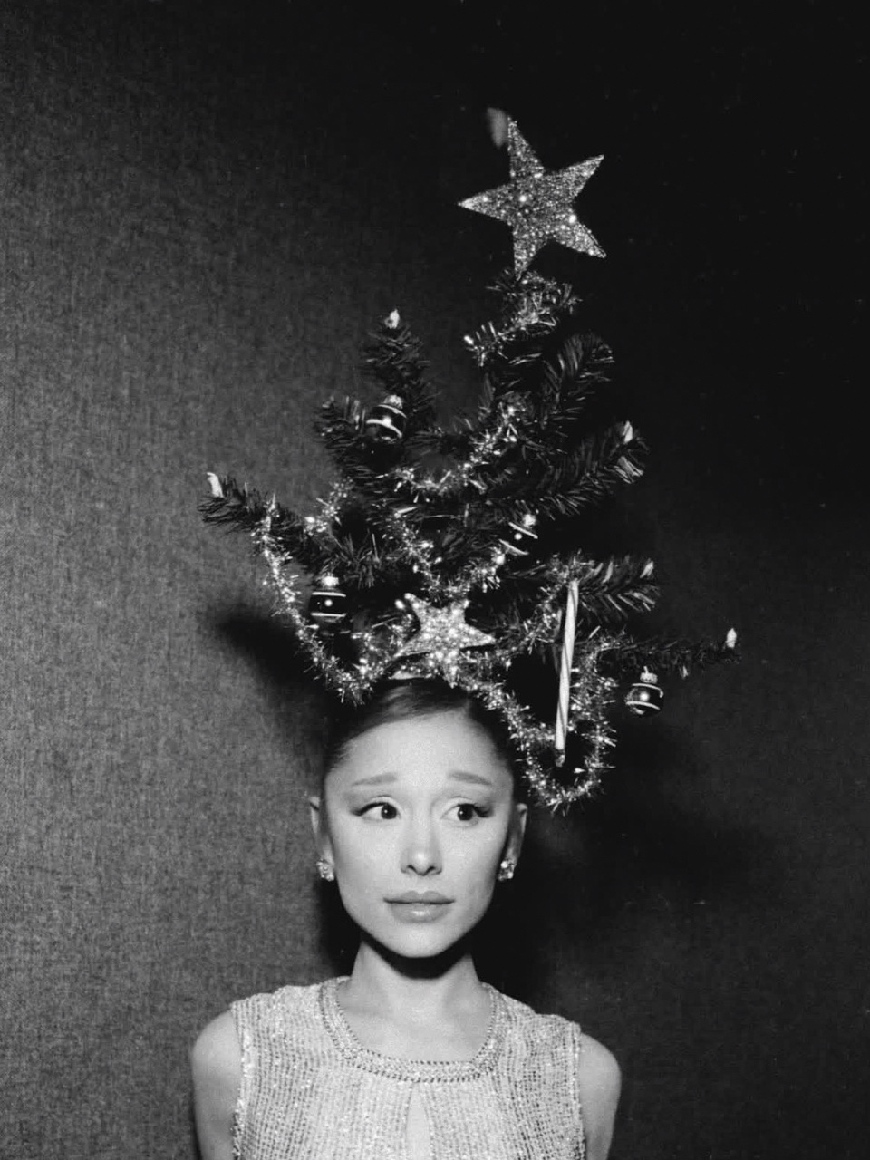 Ariana Grande in LOOKY