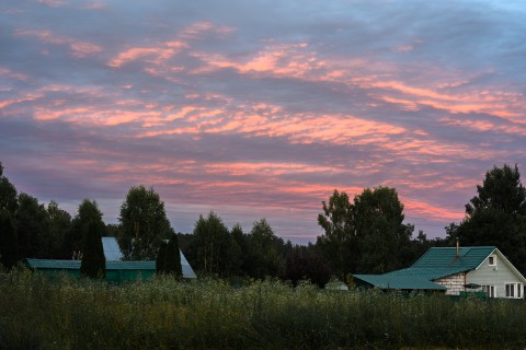 poboruev_landscape в LOOKY. #рассвет,#утро,#вечер,#небо,#облака,#пейзаж,#природа,#деревня,#домики,#крыши,#лето,#фотоприроды,#природноефото,#Подмосковье,#провинция. Ну вот я и вернулся ...