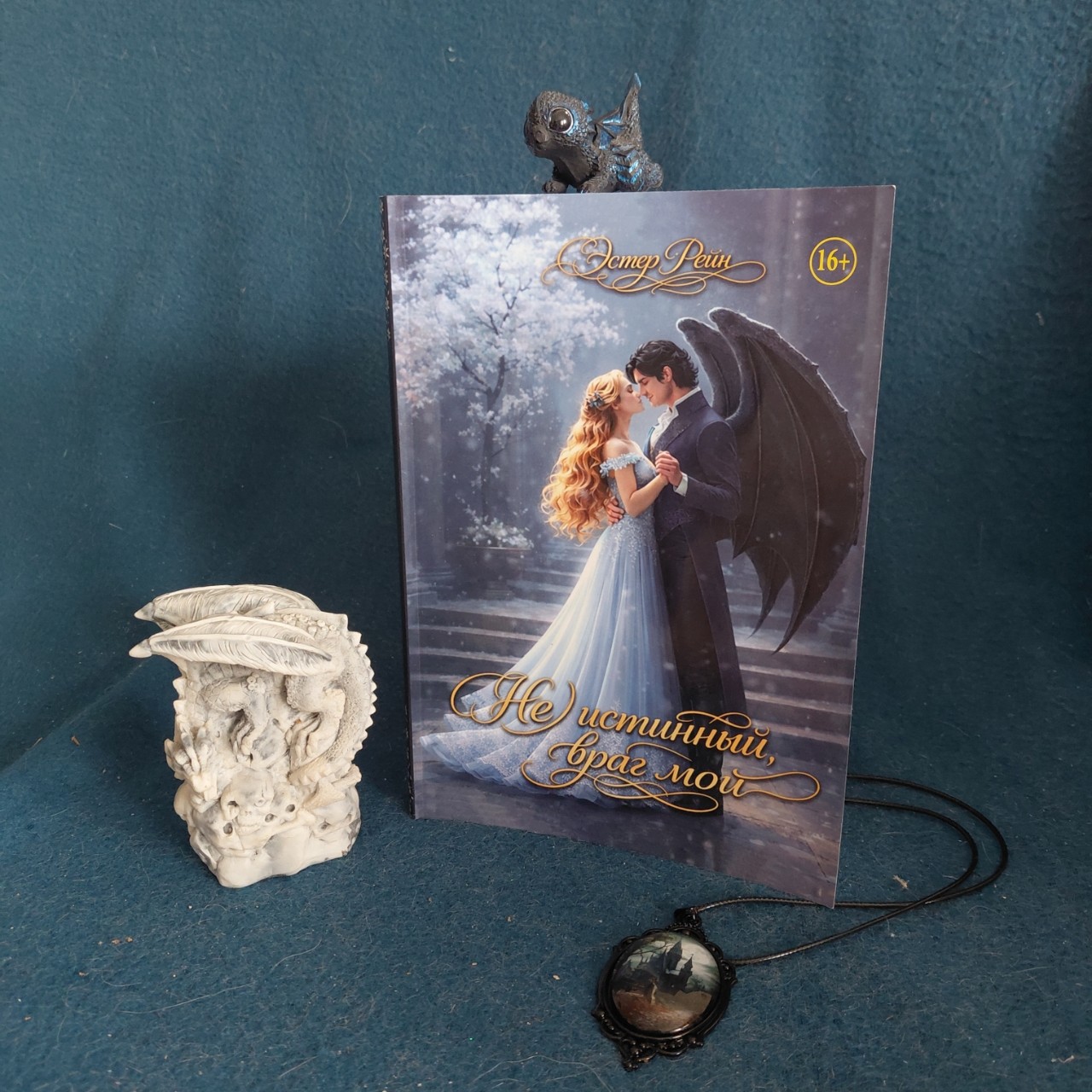 toxic___cloud в LOOKY — Неслыханная дерзость! Средь бела дня у племянника короля ист