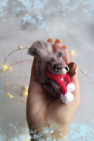 solovyova_knits в LOOKY. #амигуруми,#ручнаяработа,#вязание,#вязаниекрючком,#вязаниеспицами,#люблюточтоделаю,#делаючтолюблю,#творчество,#Сибирь,#семья,#2024. Ель растет перед дво...