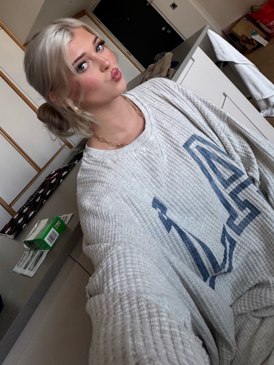 Hiii guys! [#looky ](looky)[#lookysocial ](lookysocial)[#socialmedia ](socialmedia)[#selfie ](selfie)