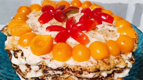 Дачники в золотой короне в LOOKY. #готовимдома,#готовим,#готовимвкусно,#еда,#вкуснаяеда,#вкусныйужин,#кабачкирецепты. Кабачковый торт.
Дач...