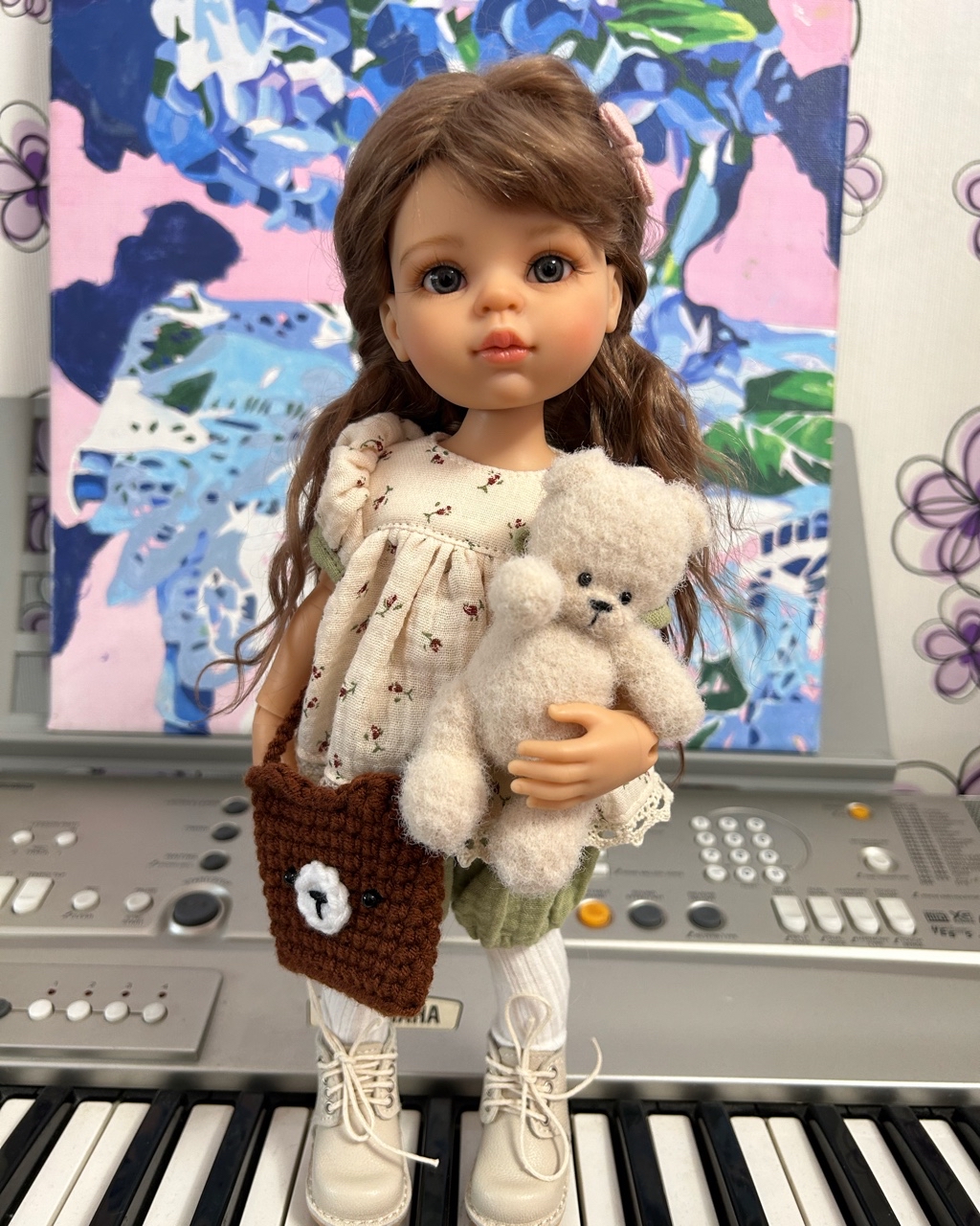 Теперь вот такую сумочку связали😍 тоже надо показаться 🥰
[#paolareina](paolareina) [#paola](paola) [#paolareinadoll](paolareinadoll) 