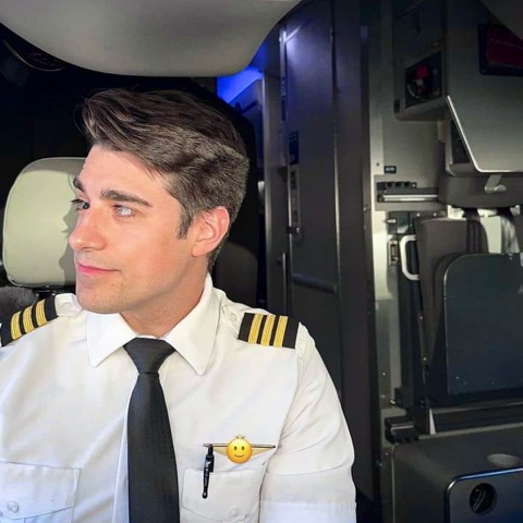James в LOOKY. . [#pilotlifestyle ](p...