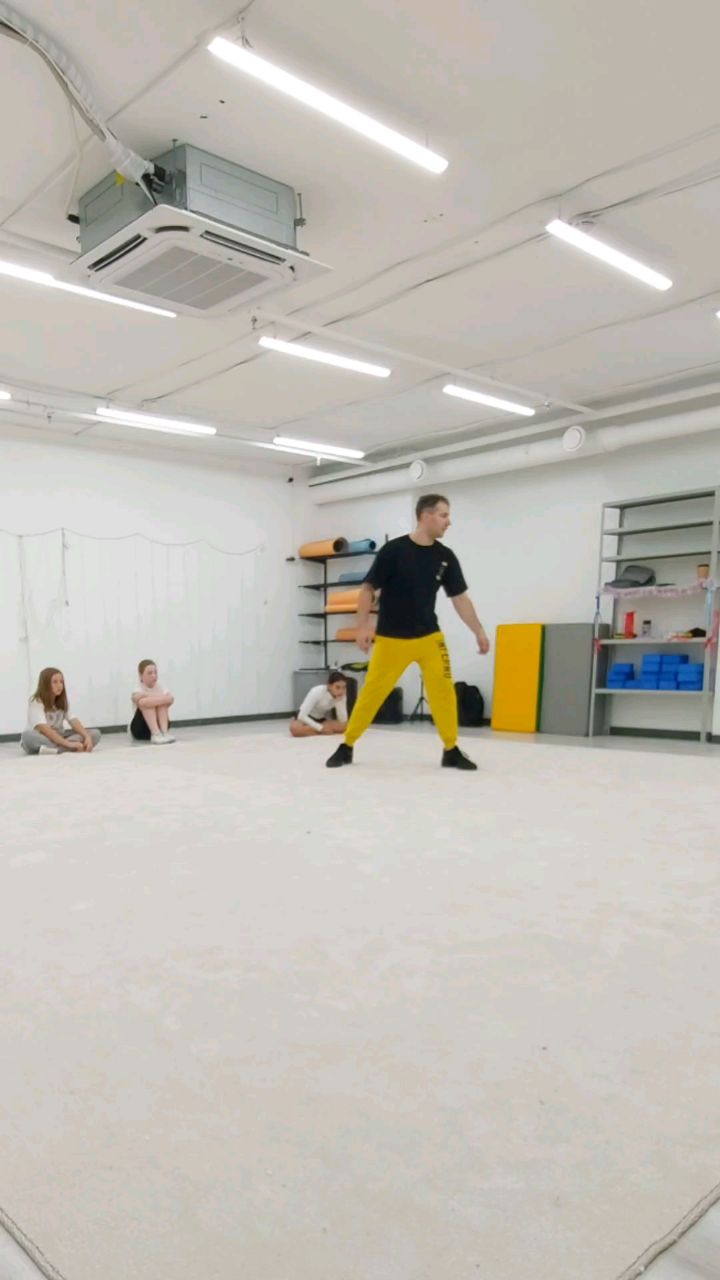 artist_vladislav в LOOKY — Акварель Dance 
Г. Мытищи ТЦ Июнь открыт набор в группы акро