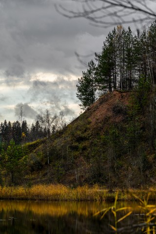 poboruev_landscape в LOOKY. #природа,#осень,#озеро,#склон,#небо,#облака,#лес,#мрачно,#пасмурно. Мрачный октябрь...

...