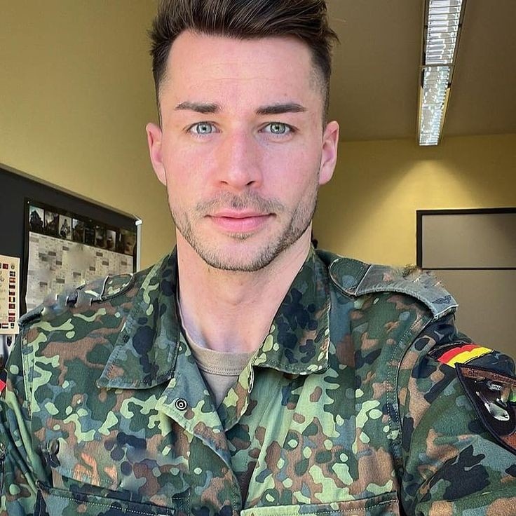 Elon Reeve MMusk в LOOKY — Military life is not easy, but it teaches discipline, streng