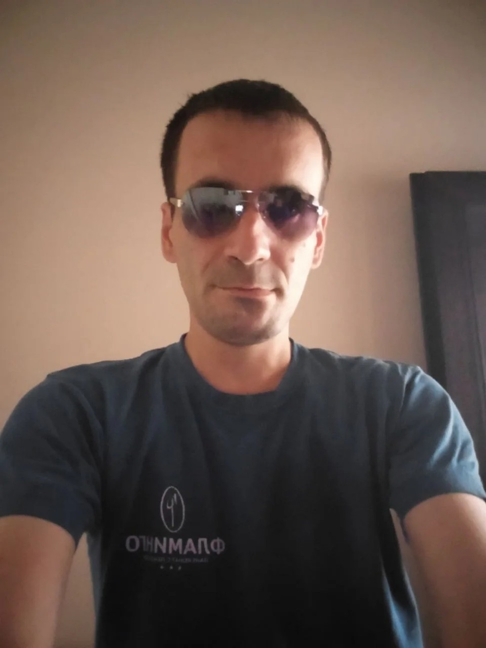 Неоновый Пёс в LOOKY — публикация