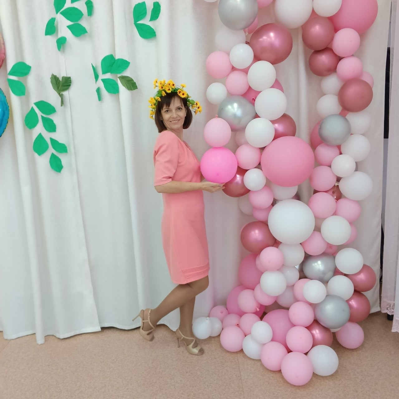 Дорогие, милые девушки! 
Поздравляем вас с  международным женским днем 8 Марта! 
Пусть каждый день вас удивляет только приятными сюрпризами! 
Пусть ваши любимые балуют вас своим вниманием и невероятными подарками! Незабываемой любви вам, море позитива и замечательного настроения как можно чаще! Весеннего настроения, милые девушки, красивых цветов и женского счастья!