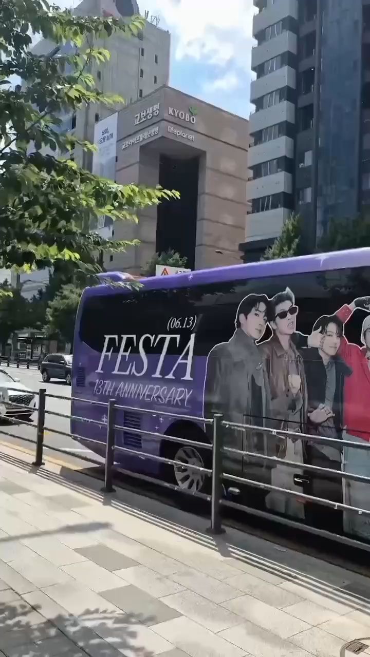 BTS 7 NEWS in LOOKY. . Автобус поддержки от...
