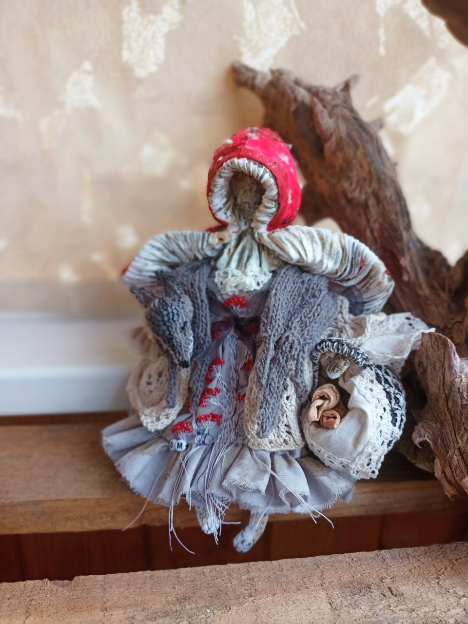 A mushroom Red Riding Hood is ready .

#ooak [#mushroom ](mushroom)#art #artdoll #creative #artist [#fairyland ](fairyland)#wolf [#embroidery ](embroidery)