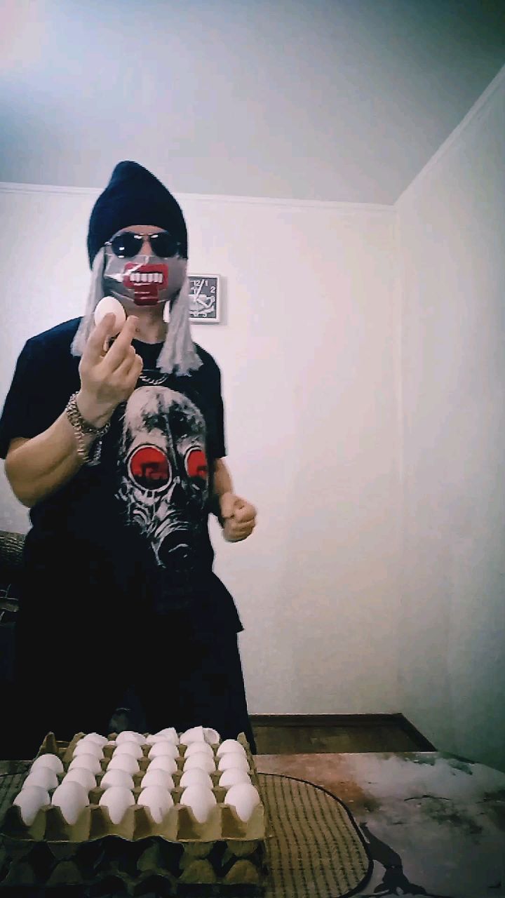 prank_rock_ в LOOKY. #скетч,#прикол,#клип. Муж купил яйца #скет...