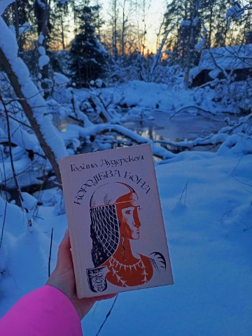 Юля в мире книг в LOOKY. . Долгое время хронист...