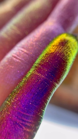 Victoria MUA Aimina в LOOKY. . Свотчи рассыпчатых т...